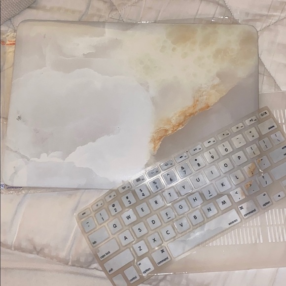 COPY - Mac Book Pro Case - Picture 4 of 5